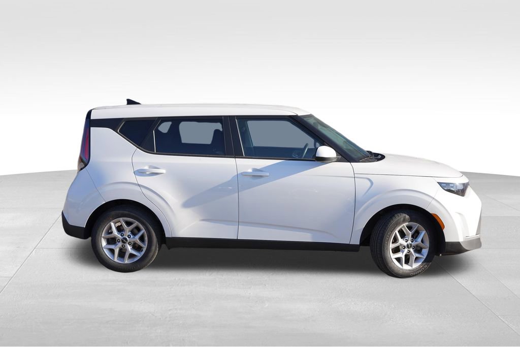 Certified 2024 Kia Soul LX w/ Option Group 015 FWD image 3