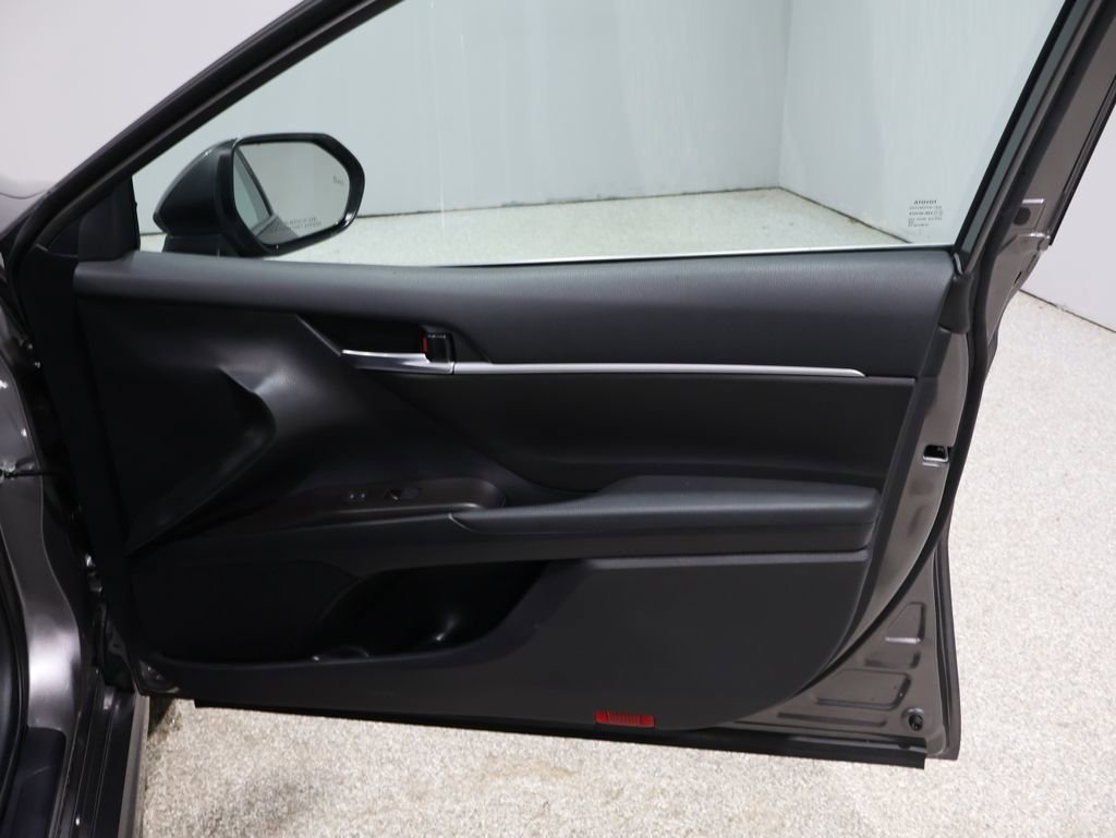 Used 2023 Toyota Camry SE image 23