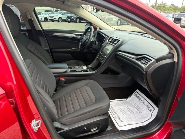 Used 2020 Ford Fusion SE AWD/4WD image 20