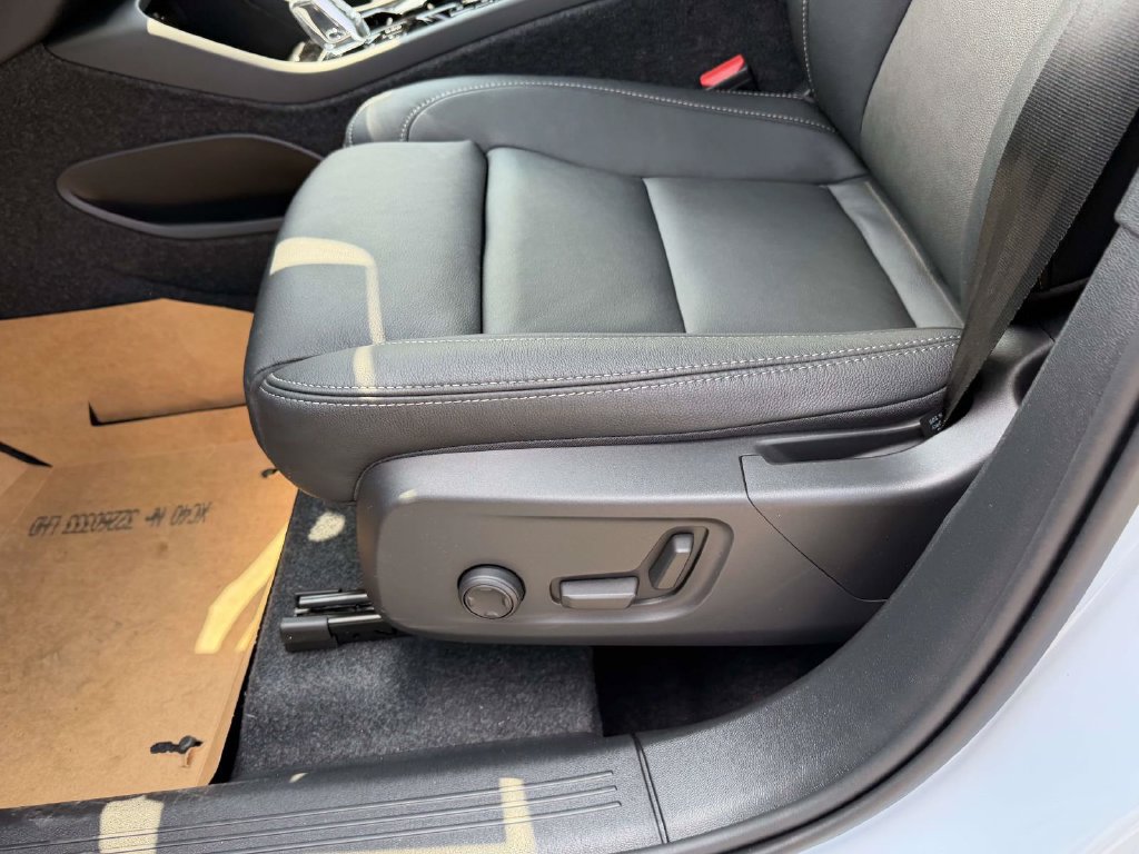 New 2026 Volvo XC40 B5 Plus w/ Protection Package Premier AWD/4WD image 16