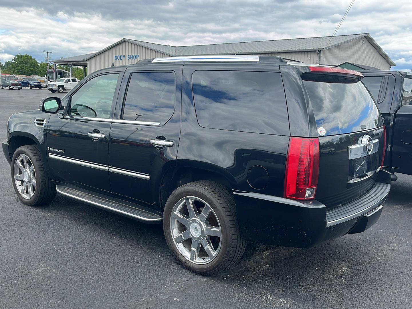 Used 2007 Cadillac Escalade AWD w/ Information Package image 3