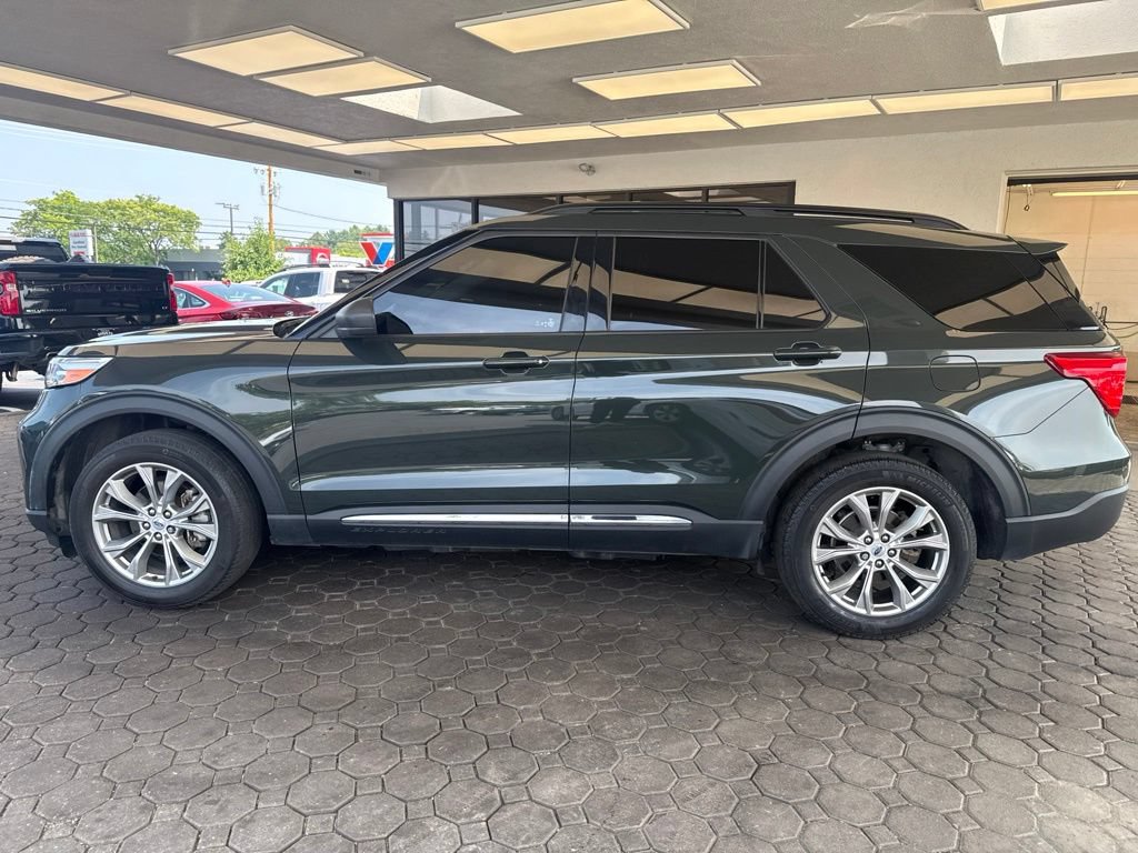 Used 2023 Ford Explorer XLT w/ Equipment Group 202A AWD/4WD image 9
