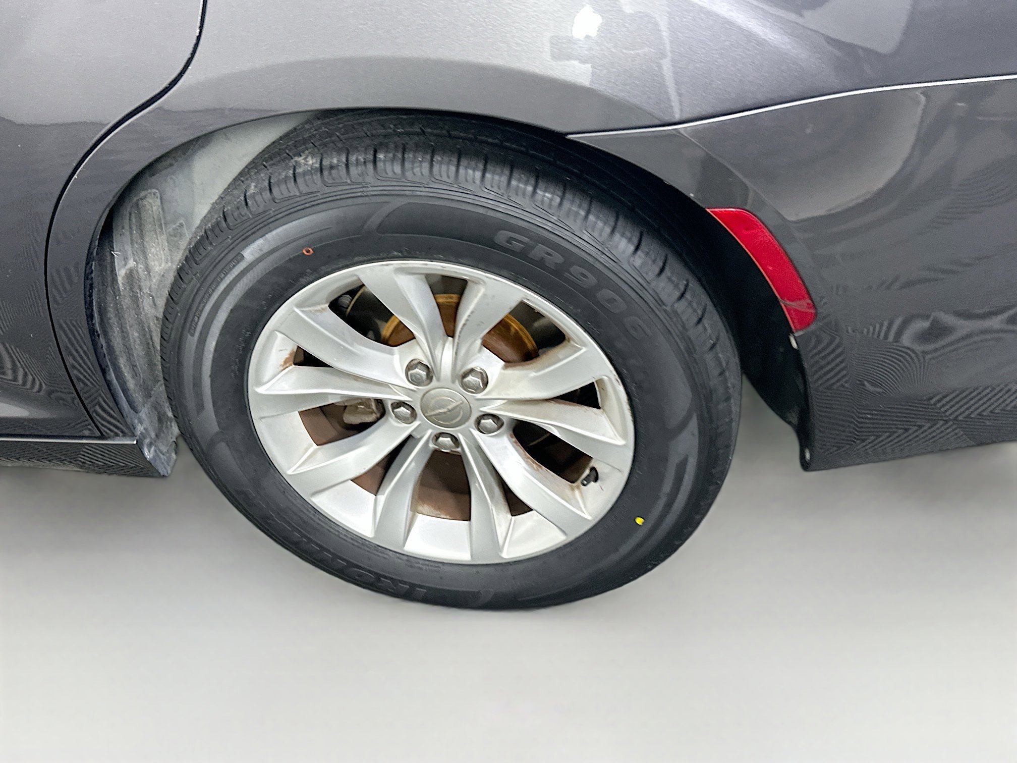 Used 2015 Chrysler 300 Limited RWD image 10