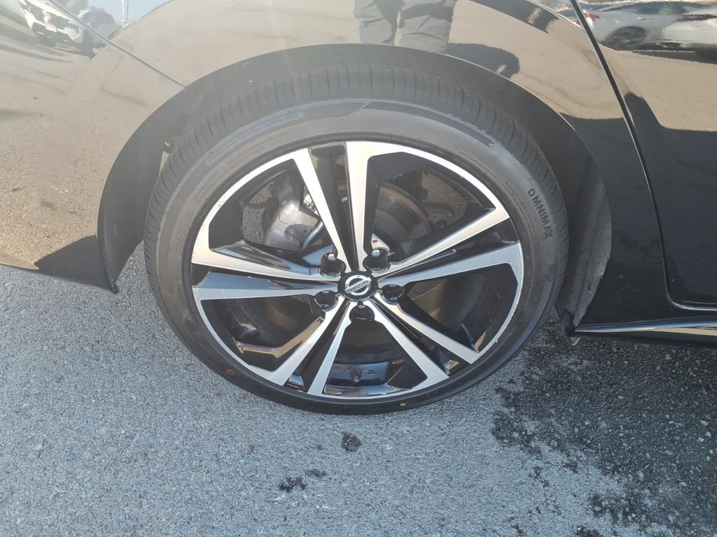 Certified 2023 Nissan Sentra SR FWD image 5
