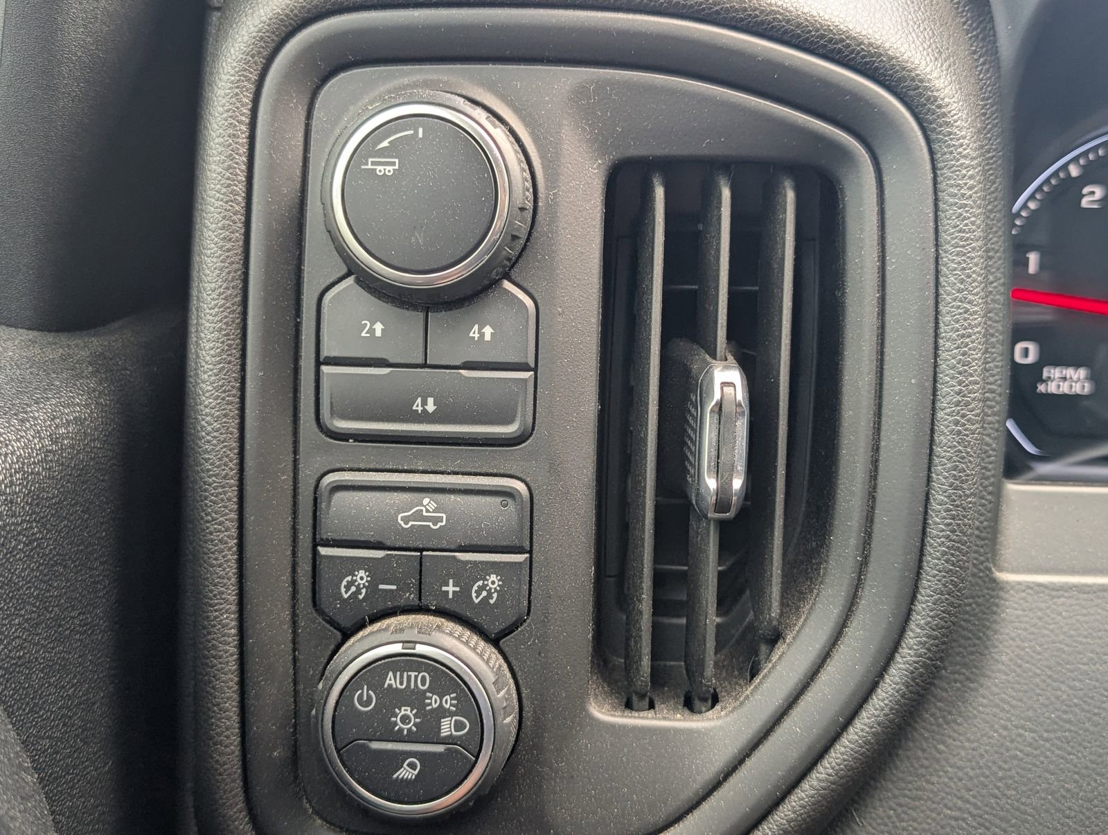 Used 2021 Chevrolet Silverado 2500 Custom w/ Custom Value Package AWD/4WD image 13