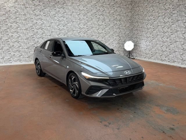 Used 2025 Hyundai Elantra Sport FWD image 1
