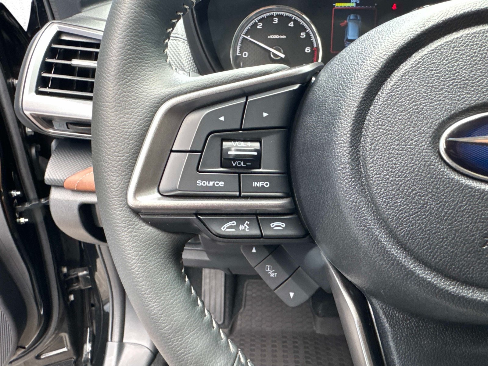 Used 2024 Subaru Forester Touring AWD/4WD image 32