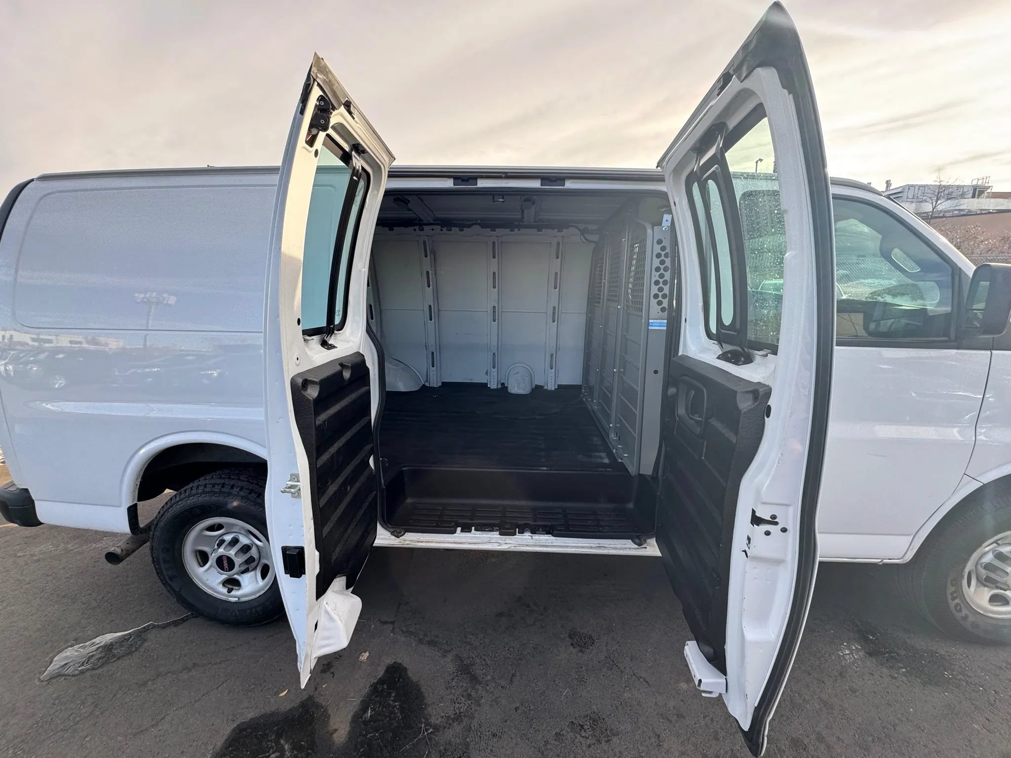 Used 2021 GMC Savana 2500 w/ Driver Convenience Package RWD image 18