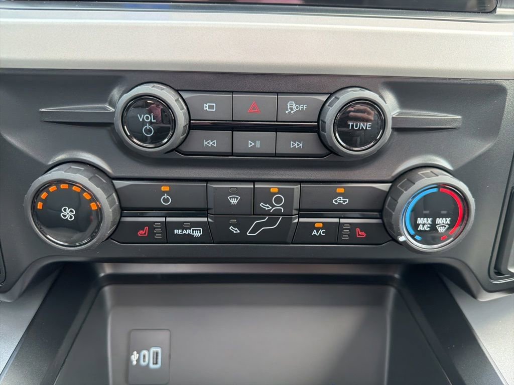 New 2026 Ford F250 XLT w/ XLT Premium Package AWD/4WD image 32