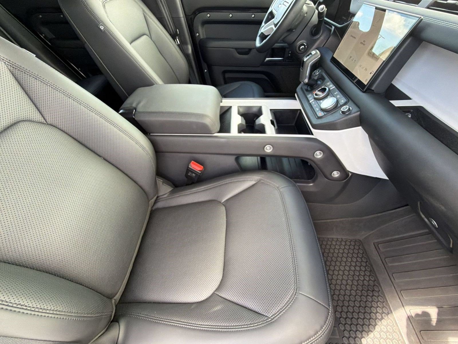 Used 2025 Land Rover Defender 130 S AWD/4WD image 28