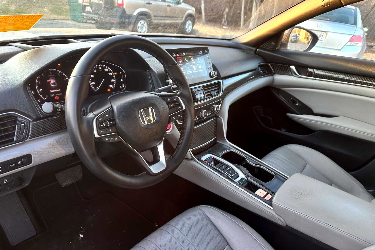 Used 2018 Honda Accord Touring image 16