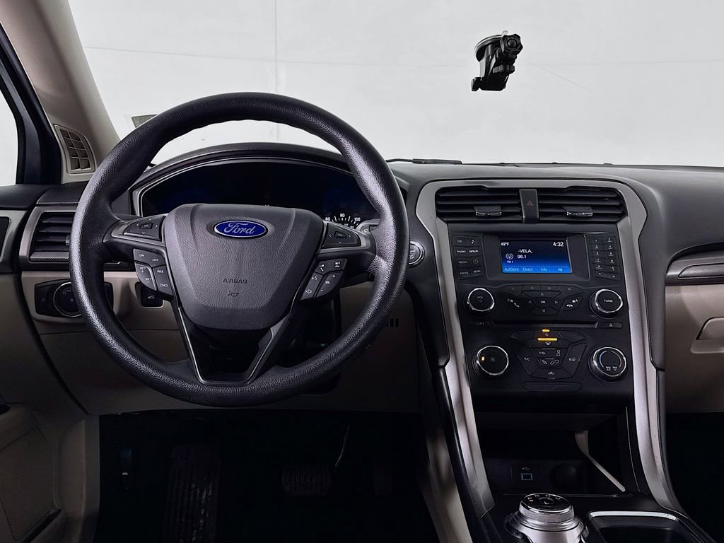 Used 2017 Ford Fusion SE image 12