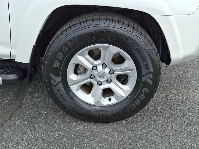 Used 2022 Toyota 4Runner SR5 Premium w/ Moonroof Package RWD image 11