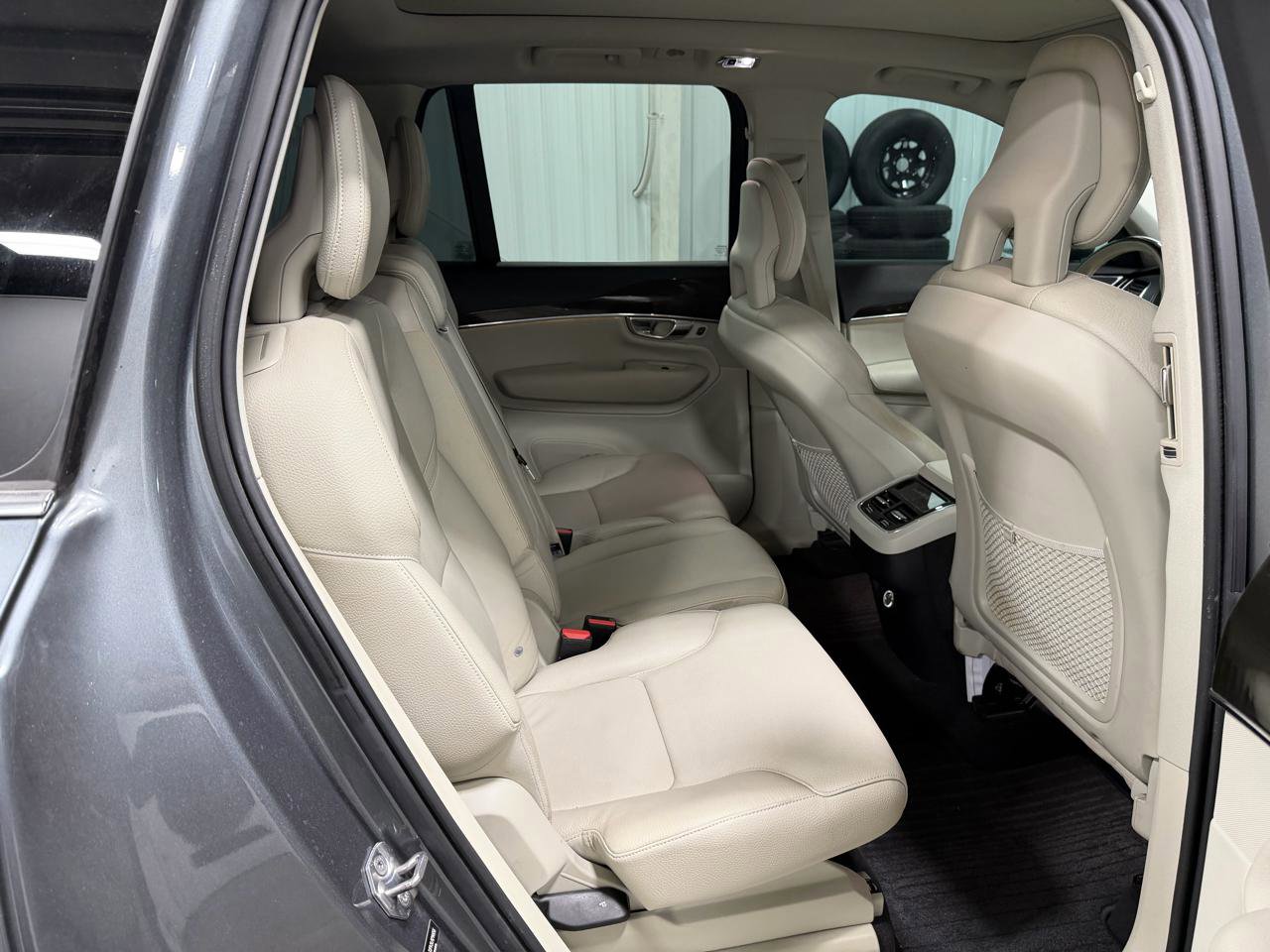 Used 2018 Volvo XC90 T6 Momentum w/ Convenience Package image 11