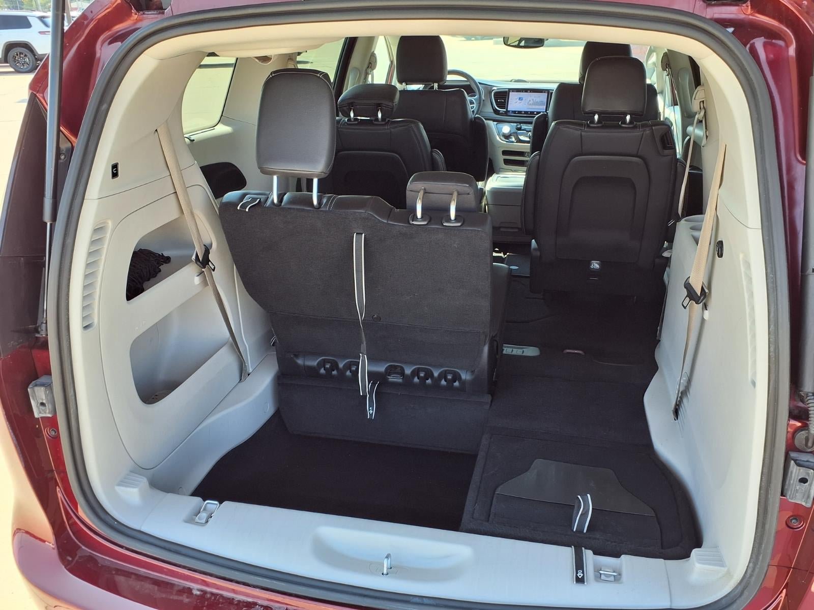 Certified 2022 Chrysler Pacifica Touring-L AWD/4WD image 27