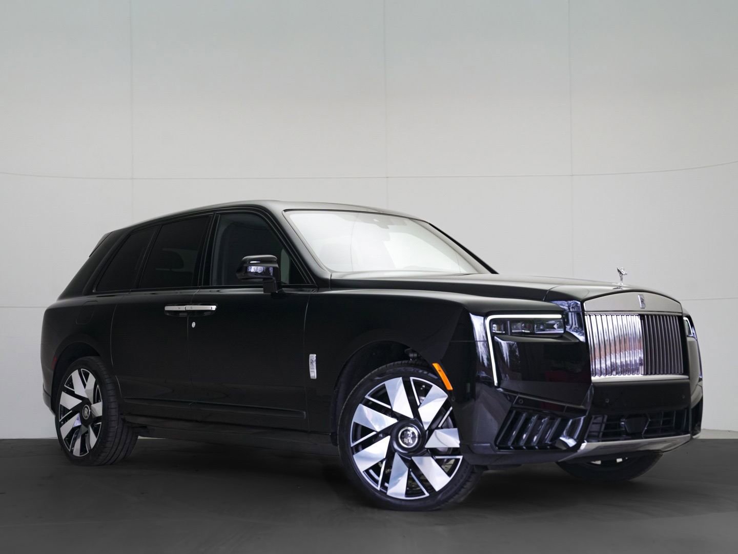 Used 2025 Rolls-Royce Cullinan image 1