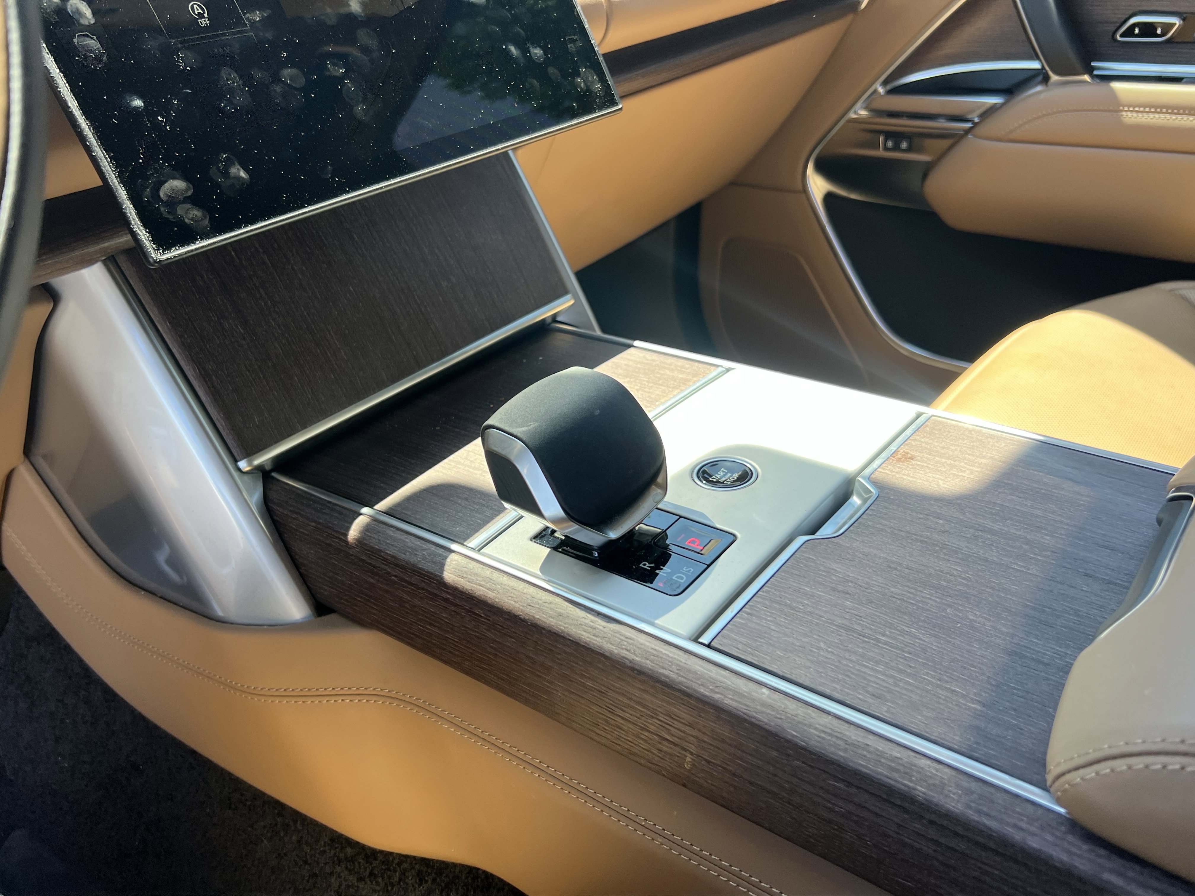 Certified 2025 Land Rover Range Rover SE AWD/4WD image 28