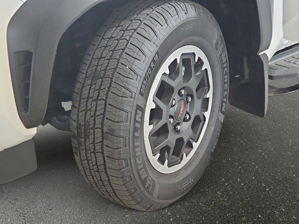 Used 2025 Toyota 4Runner TRD Off-Road Premium AWD/4WD image 34
