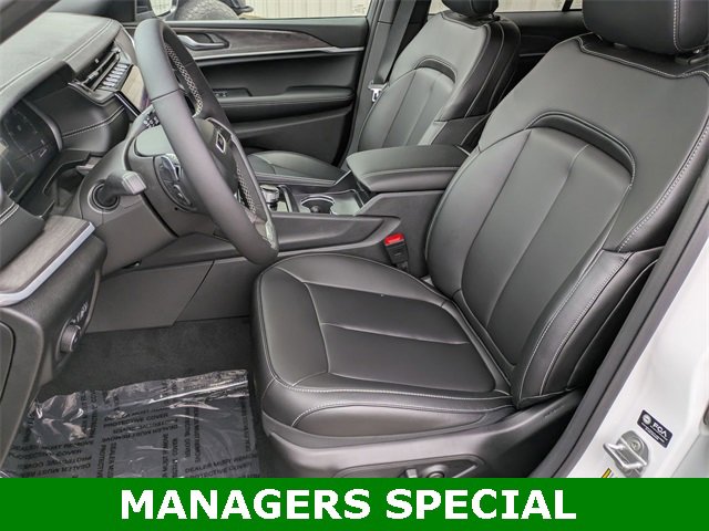 New 2025 Jeep Grand Cherokee Limited w/ Trailer Tow Package image 11