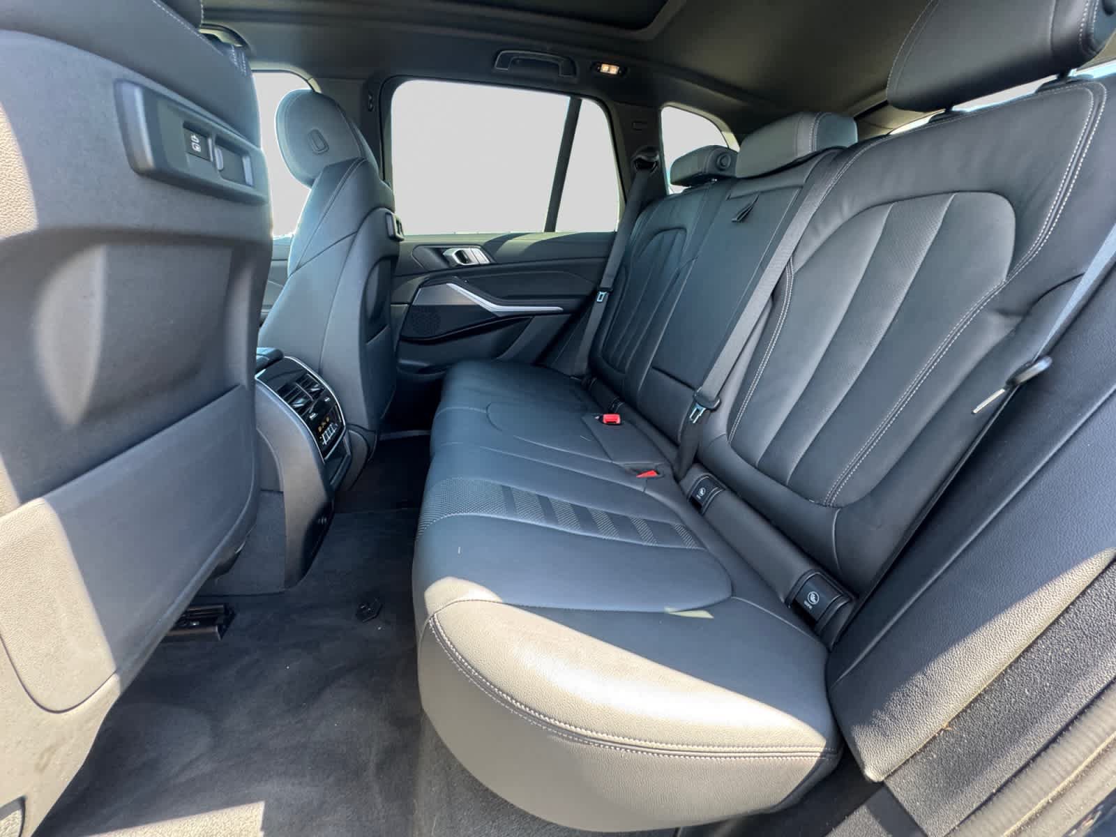 Used 2022 BMW X5 xDrive40i w/ M Sport Package AWD/4WD image 18