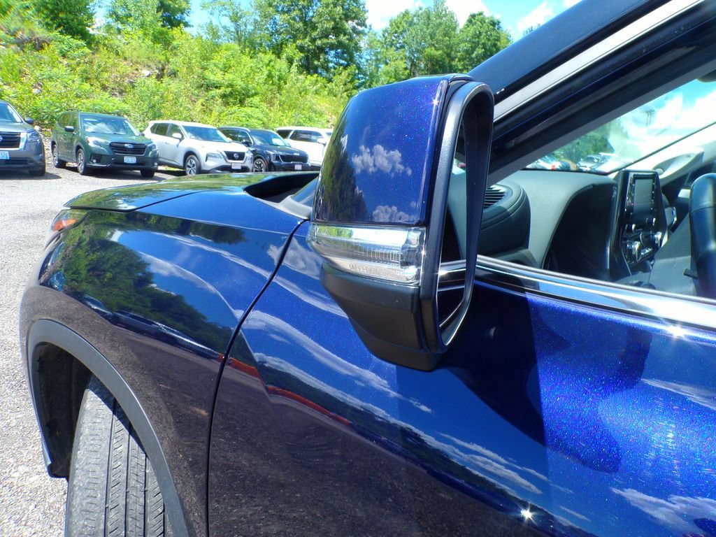 Used 2020 Toyota Highlander Limited AWD/4WD image 2