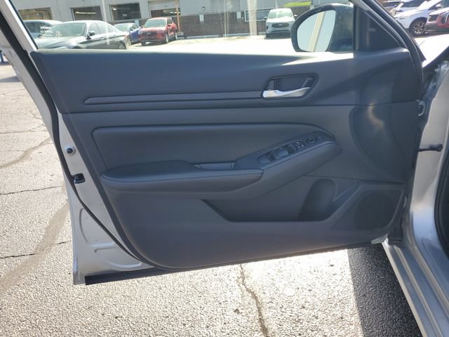 Used 2024 Nissan Altima 2.5 SV FWD image 6