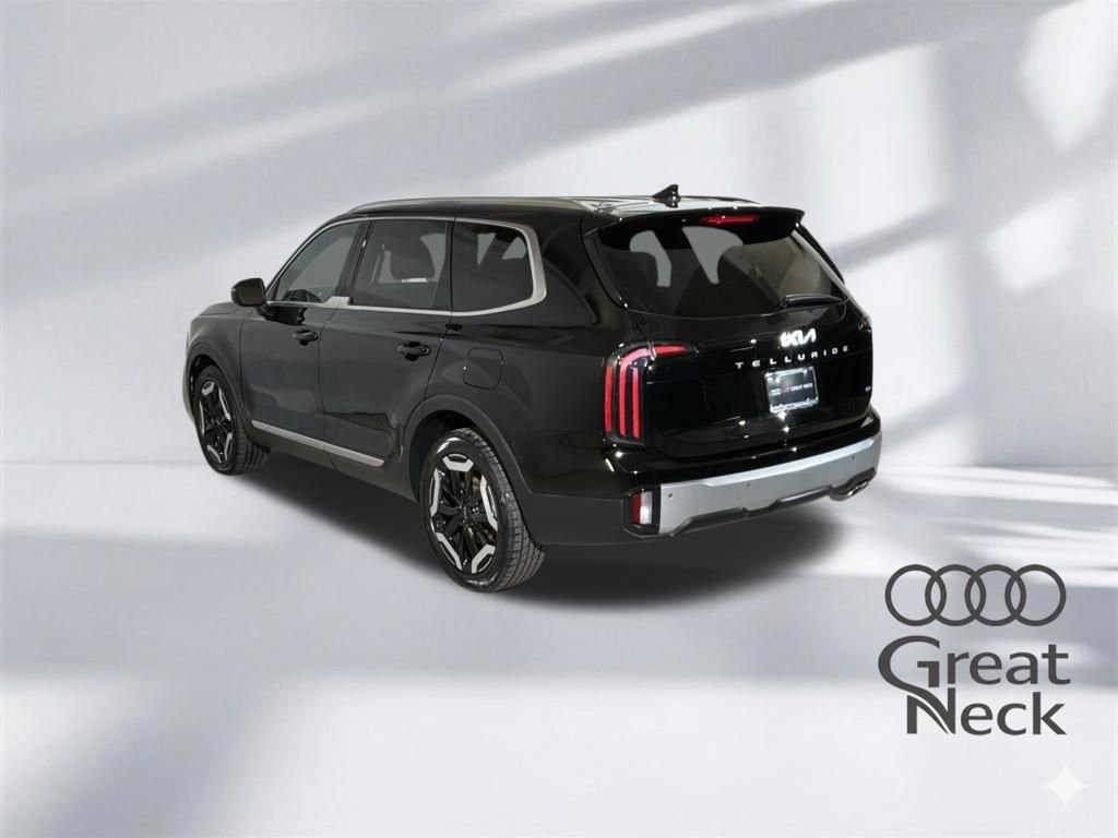 Used 2023 Kia Telluride EX w/ EX Captain's Chair Package image 7