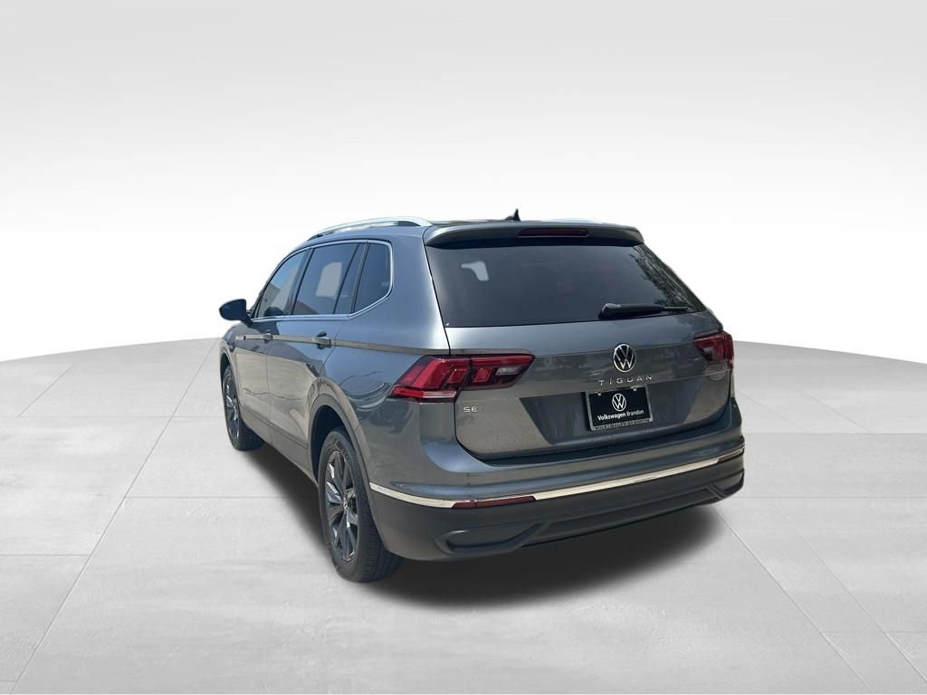 Used 2022 Volkswagen Tiguan SE FWD image 3