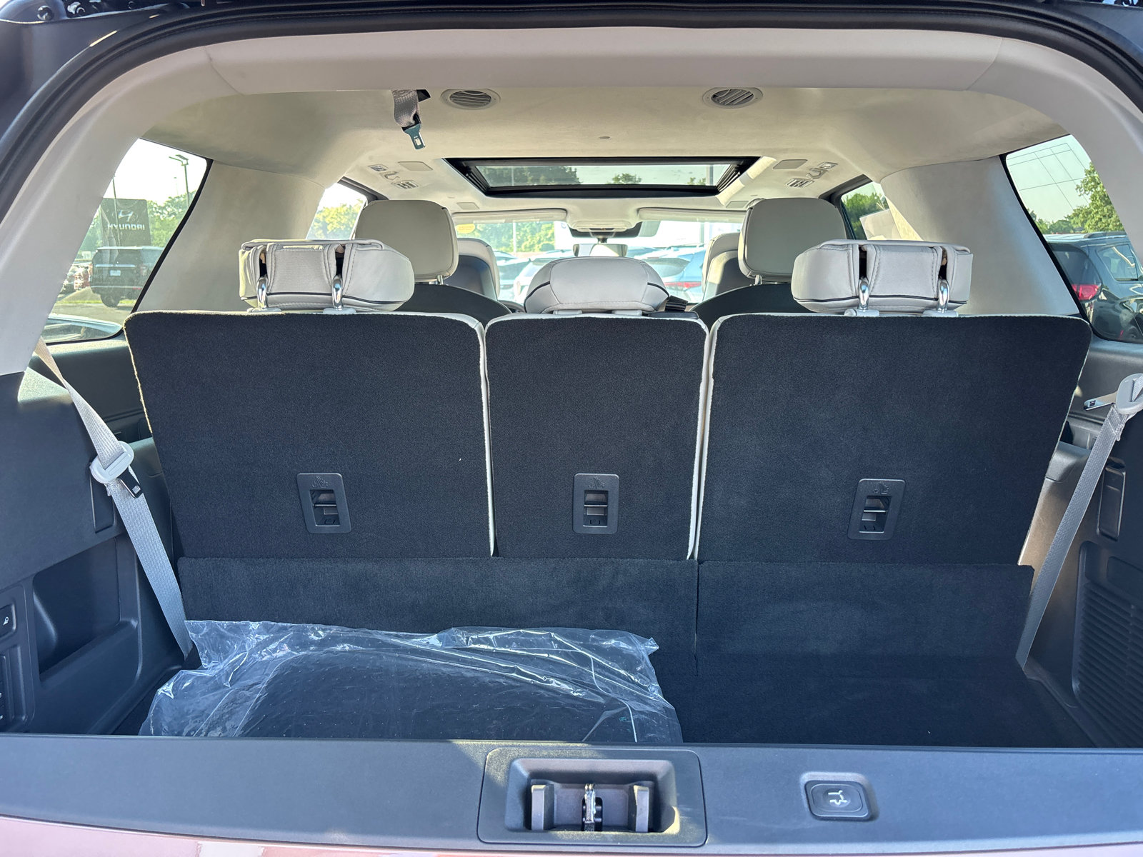 New 2026 Lincoln Navigator Black Label w/ Black Label Special Edition AWD/4WD image 9