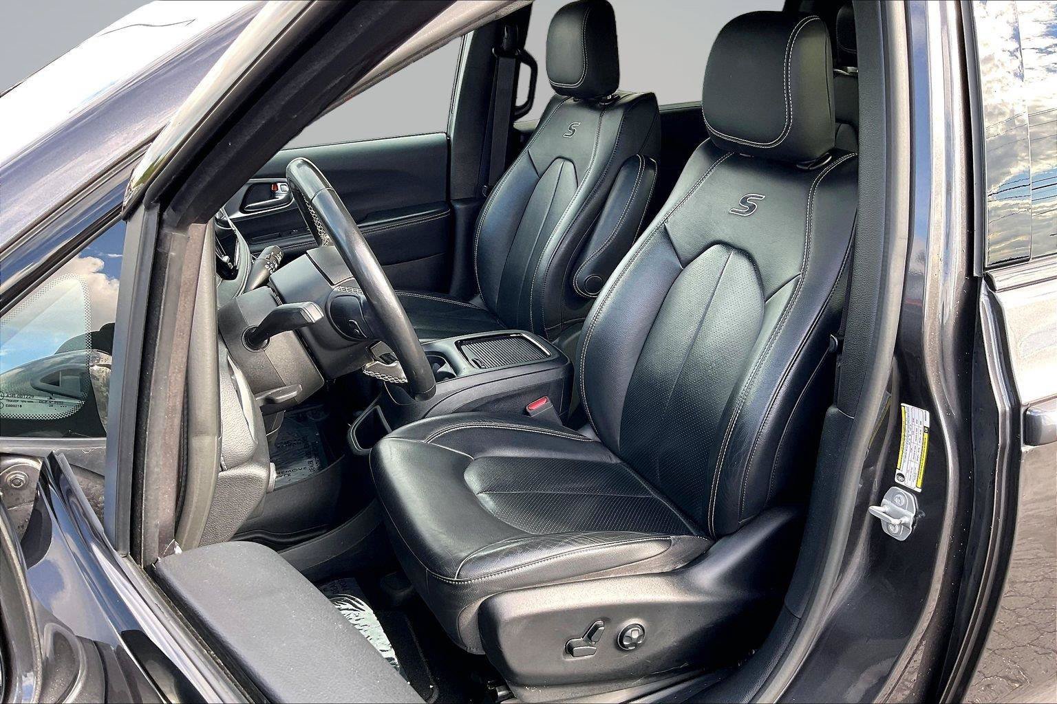 Used 2021 Chrysler Pacifica Touring-L w/ S Appearance Package FWD image 23
