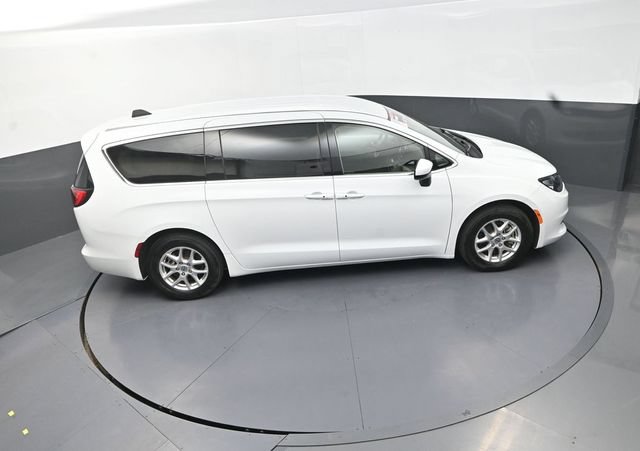 Used 2023 Chrysler Voyager LX FWD image 18