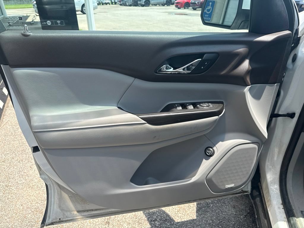 Used 2017 GMC Acadia SLT FWD image 19