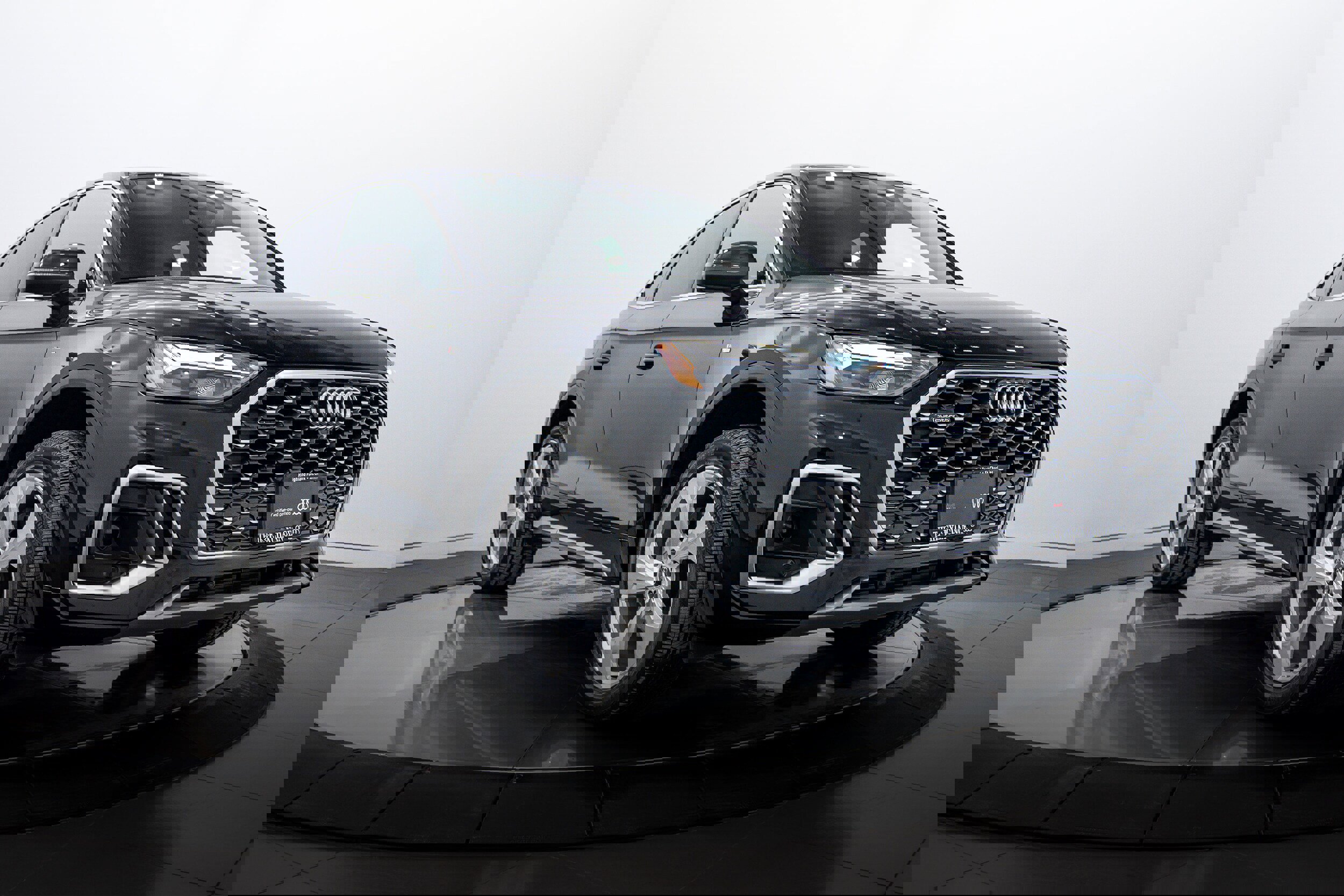 Certified 2025 Audi Q5 2.0T Premium Plus w/ Premium Plus Package image 2