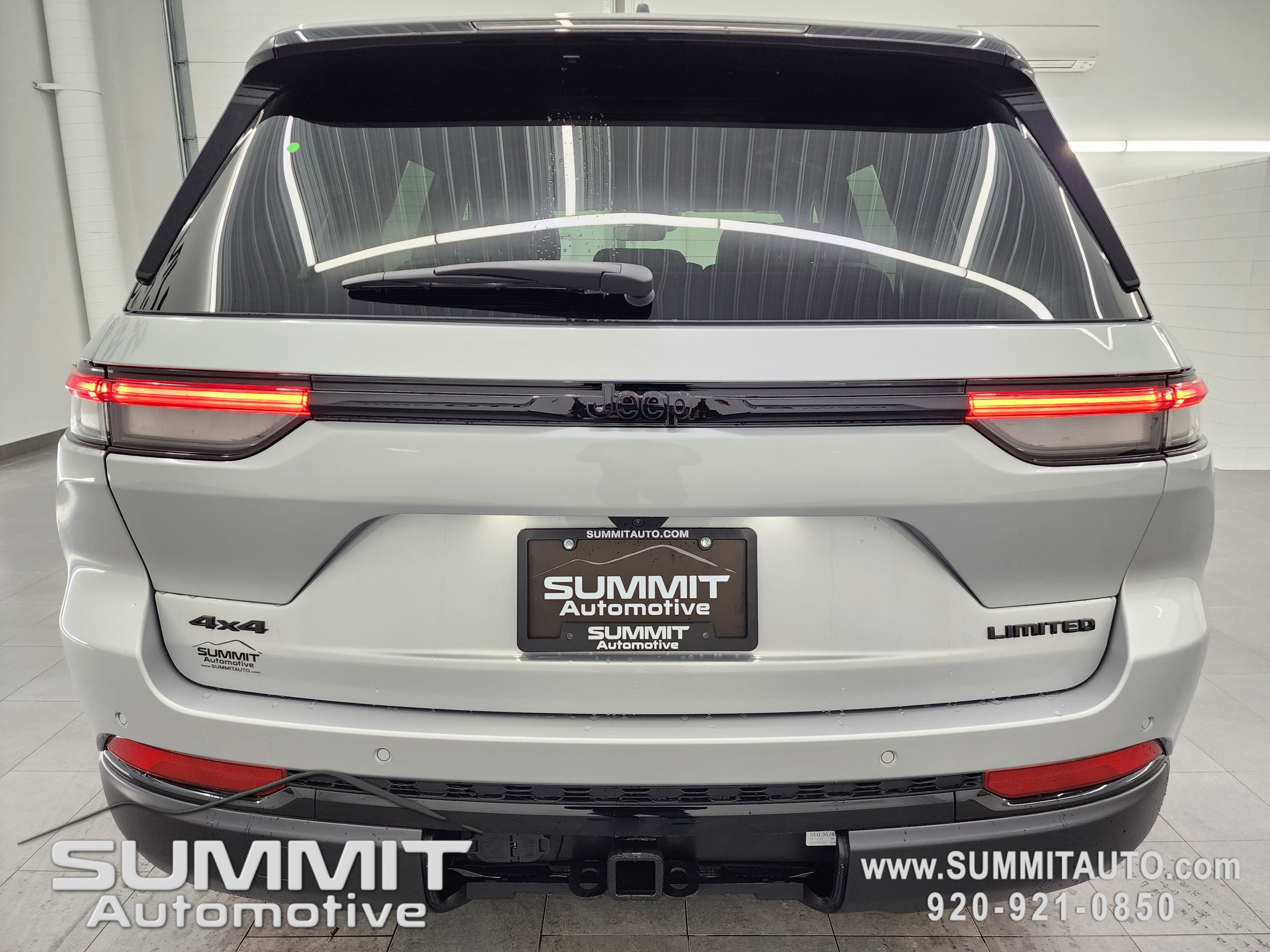 New 2025 Jeep Grand Cherokee Limited w/ Black Appearance Package image 27