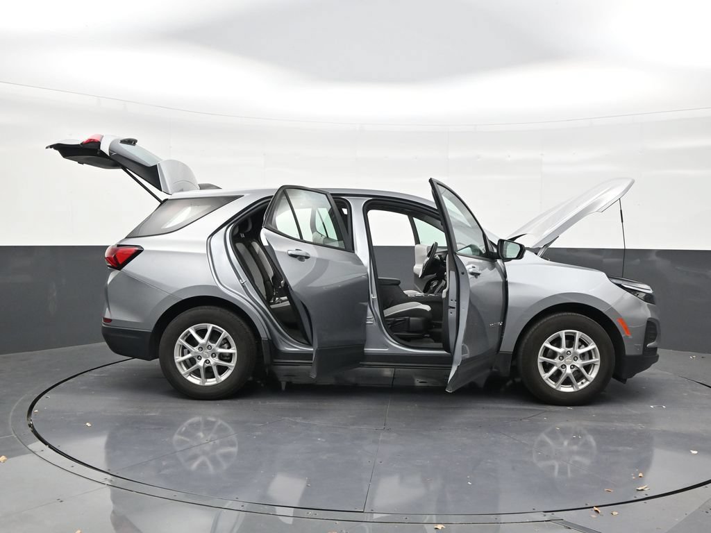 Used 2024 Chevrolet Equinox LS FWD image 29
