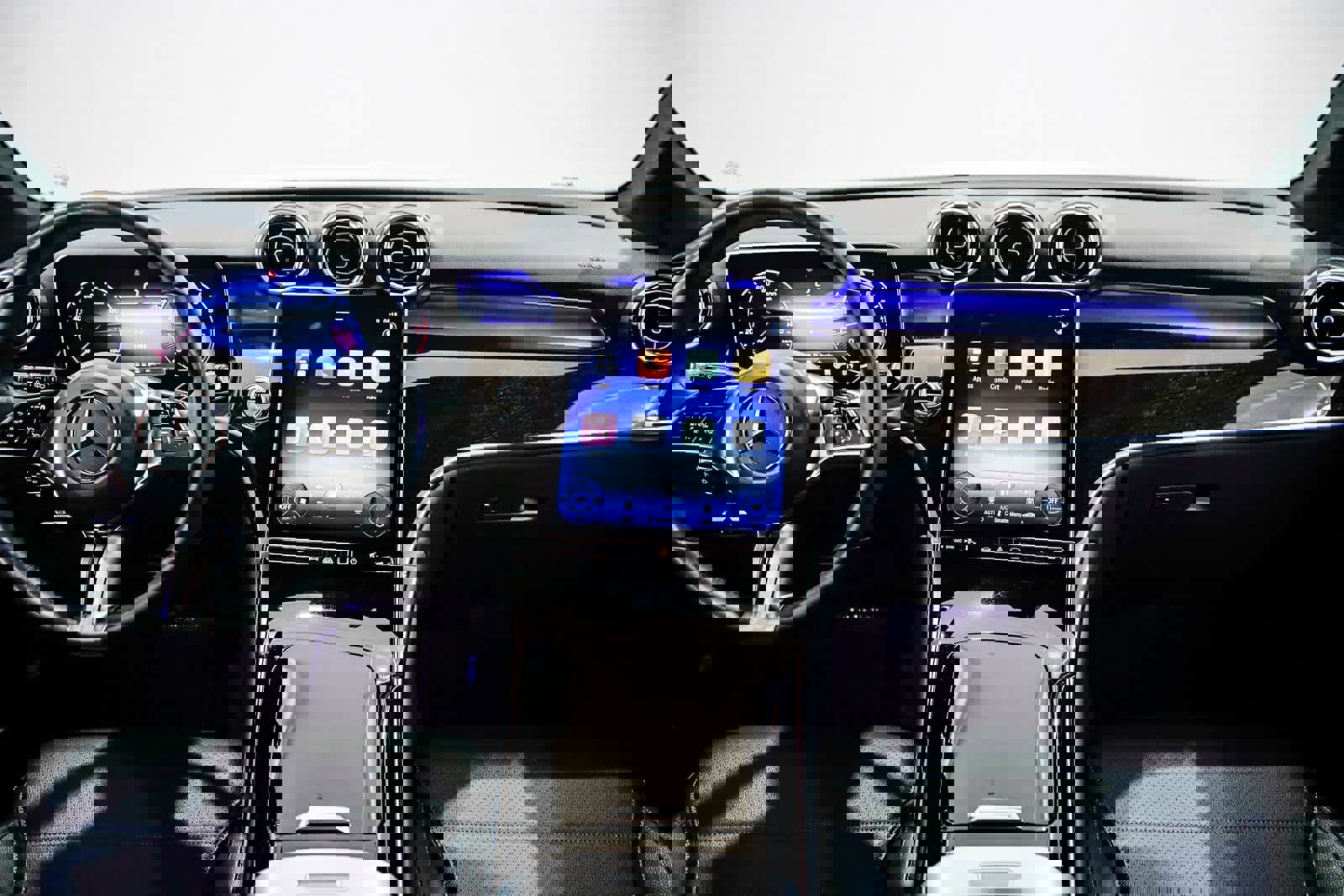 Used 2025 Mercedes-Benz GLC 300 image 11