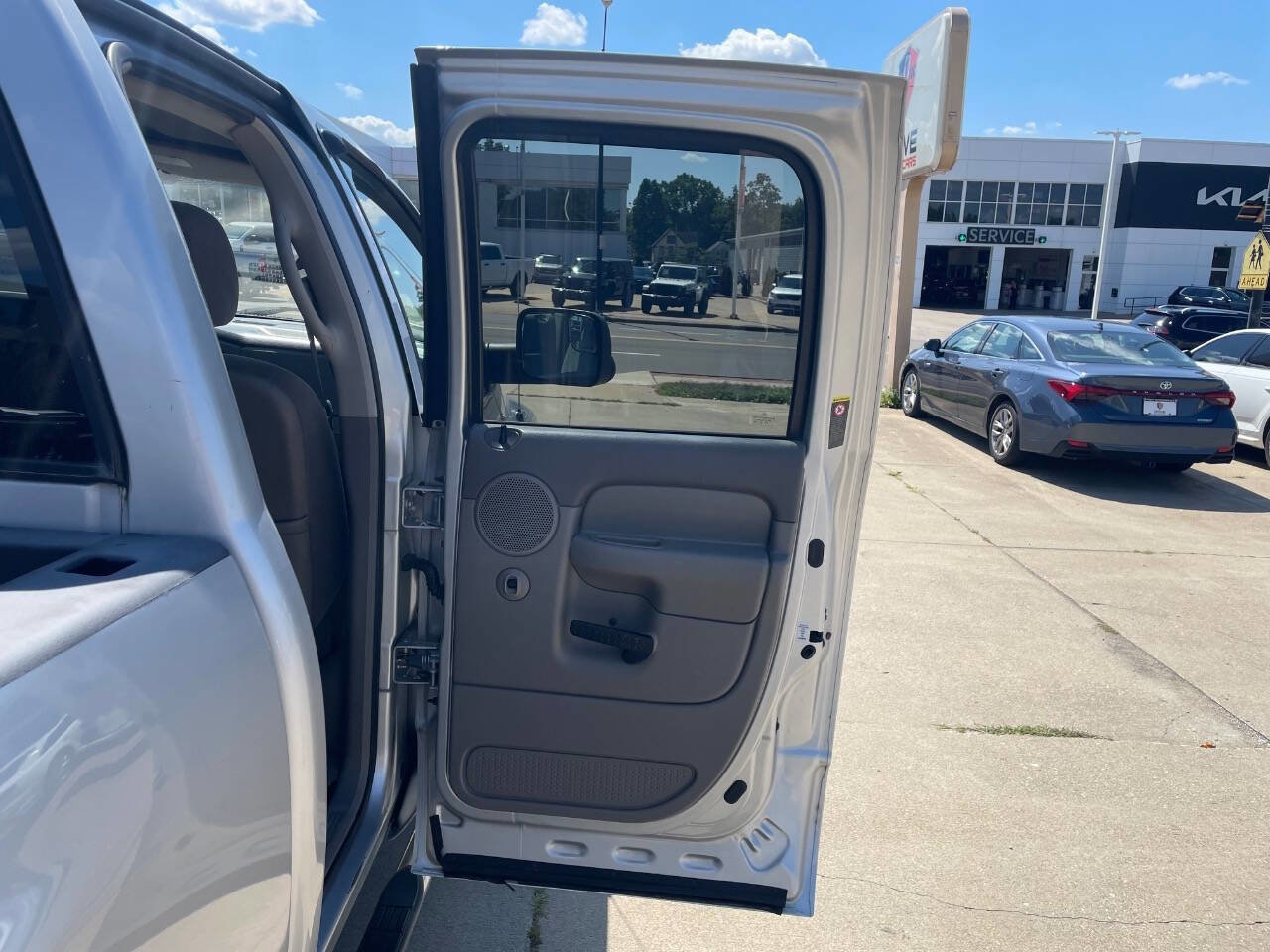 Used 2005 Dodge Ram 2500 Truck SLT w/ Trailer Tow Group image 16