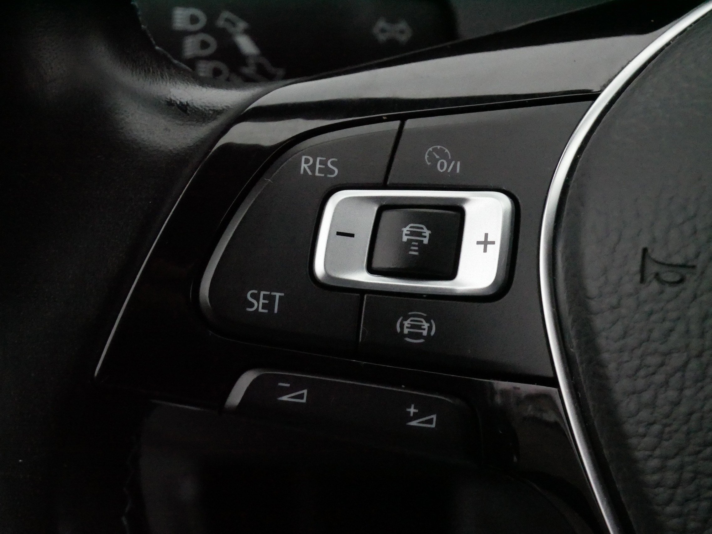 Used 2019 Volkswagen e-Golf SE w/ Driver Assistance Package image 24