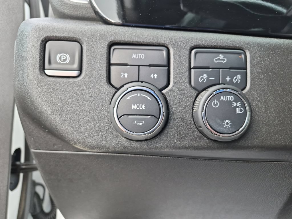 Used 2025 Chevrolet Silverado 1500 LT AWD/4WD image 20