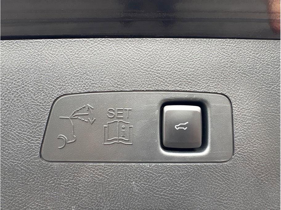 Used 2020 Lincoln Corsair Sport Utility 4D w/ Equipment Group 101A image 8