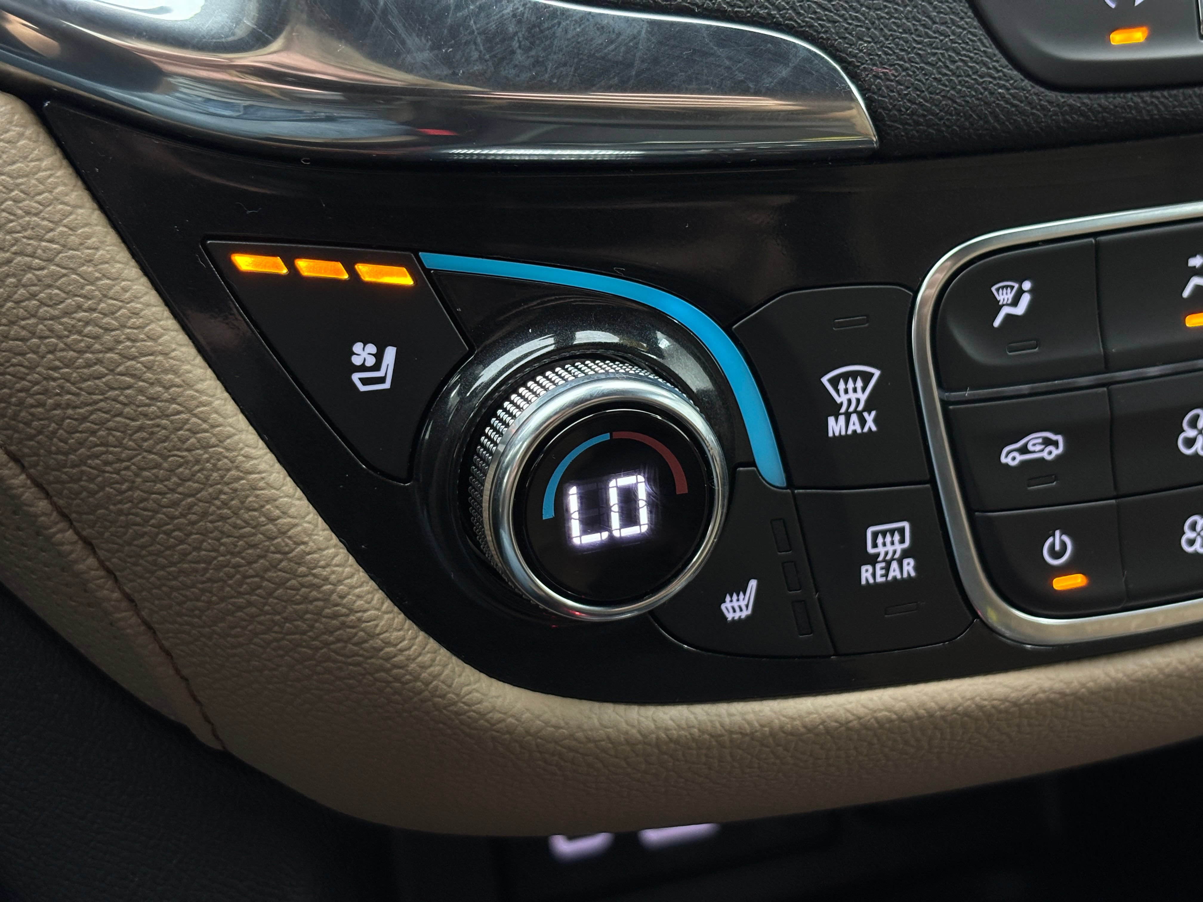 Used 2024 Chevrolet Equinox Premier AWD/4WD image 5