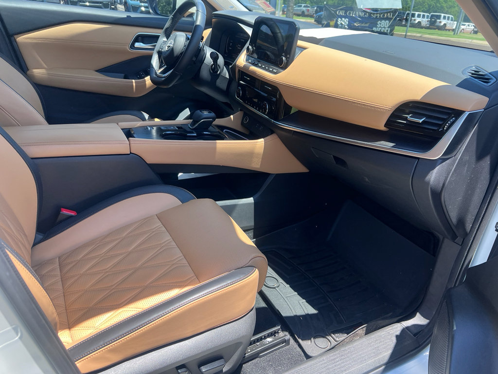 Used 2023 Nissan Rogue Platinum FWD image 15