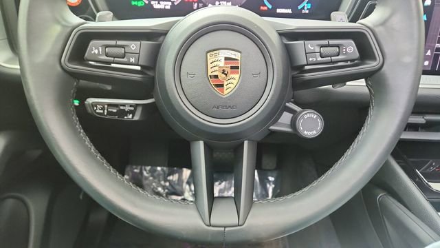 Used 2025 Porsche Cayenne w/ Premium Package image 40