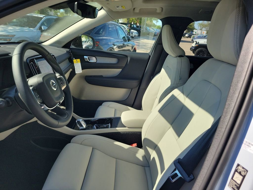 New 2026 Volvo XC40 B5 Plus w/ Protection Package Premier AWD/4WD image 7