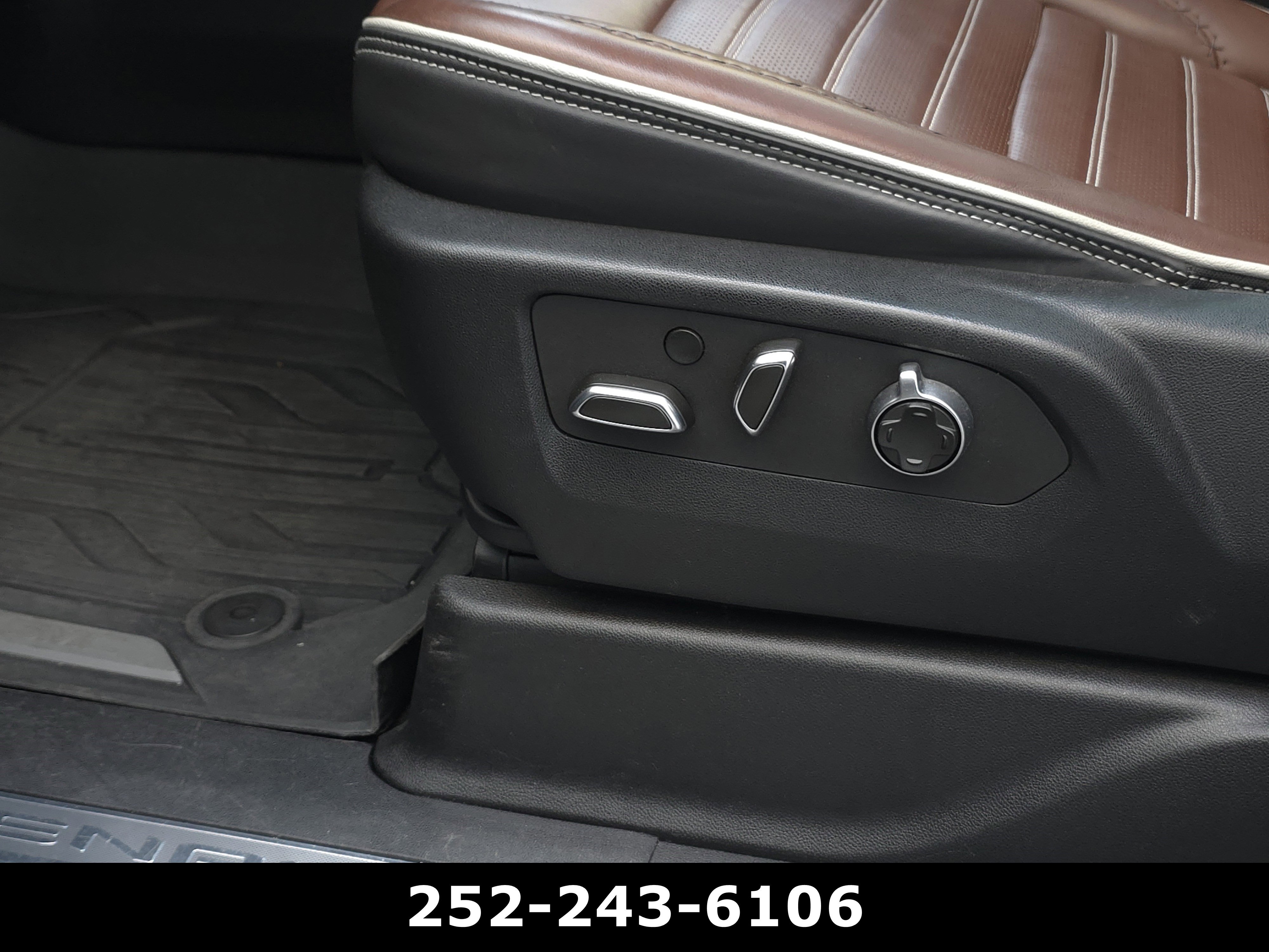 Used 2024 GMC Yukon Denali Ultimate AWD/4WD image 12