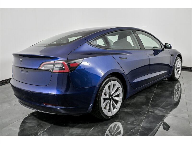 Used 2022 Tesla Model 3 RWD image 9