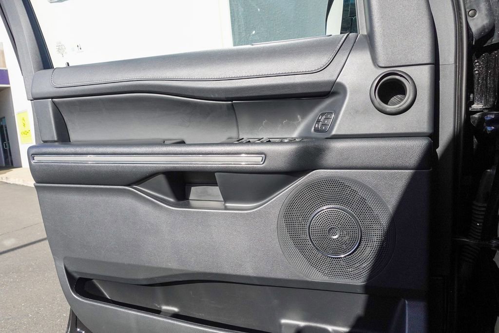 Used 2024 Ford Expedition XLT image 14