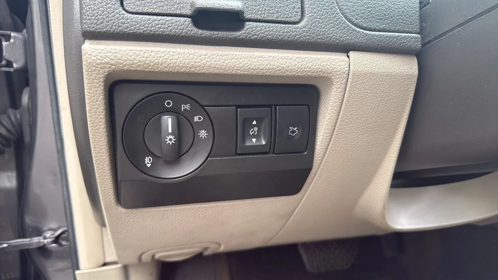 Used 2012 Ford Fusion SE FWD image 22