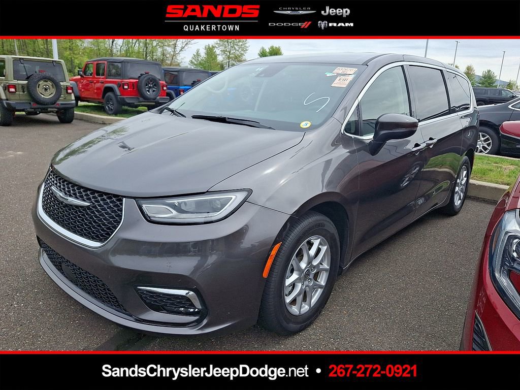 Used 2023 Chrysler Pacifica Touring-L