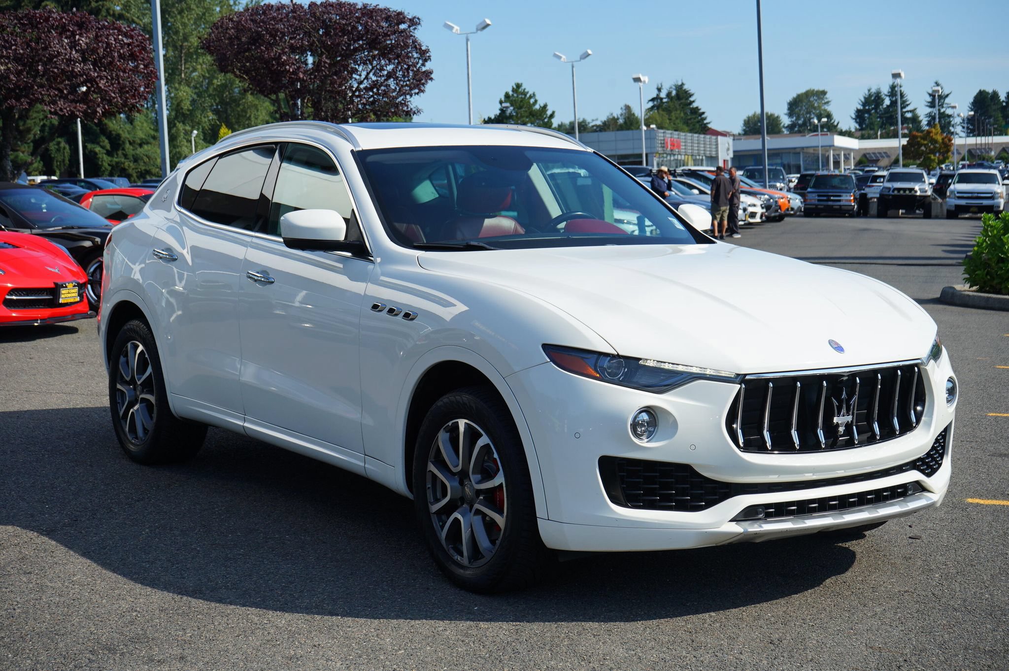 Used 2017 Maserati Levante w/ Luxury Package AWD/4WD image 8
